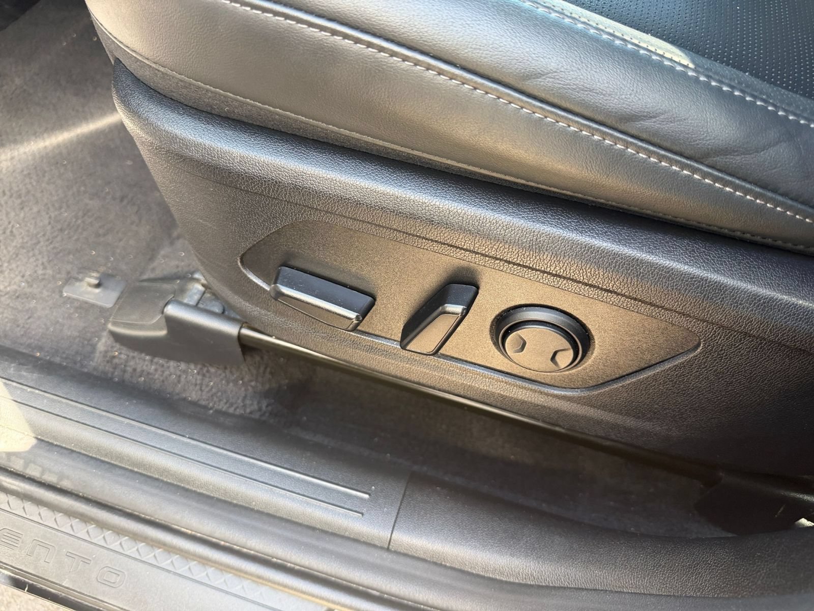 Used 2024 Kia Sorento S FWD image 22