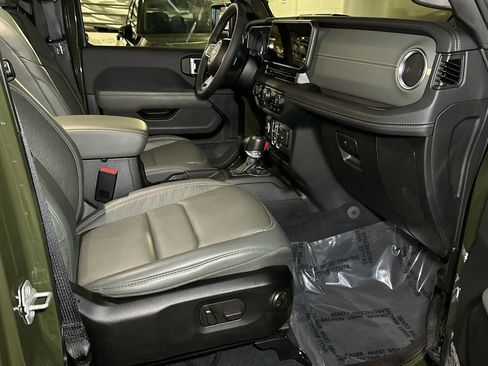 Used 2024 Jeep Wrangler High Altitude AWD/4WD image 10