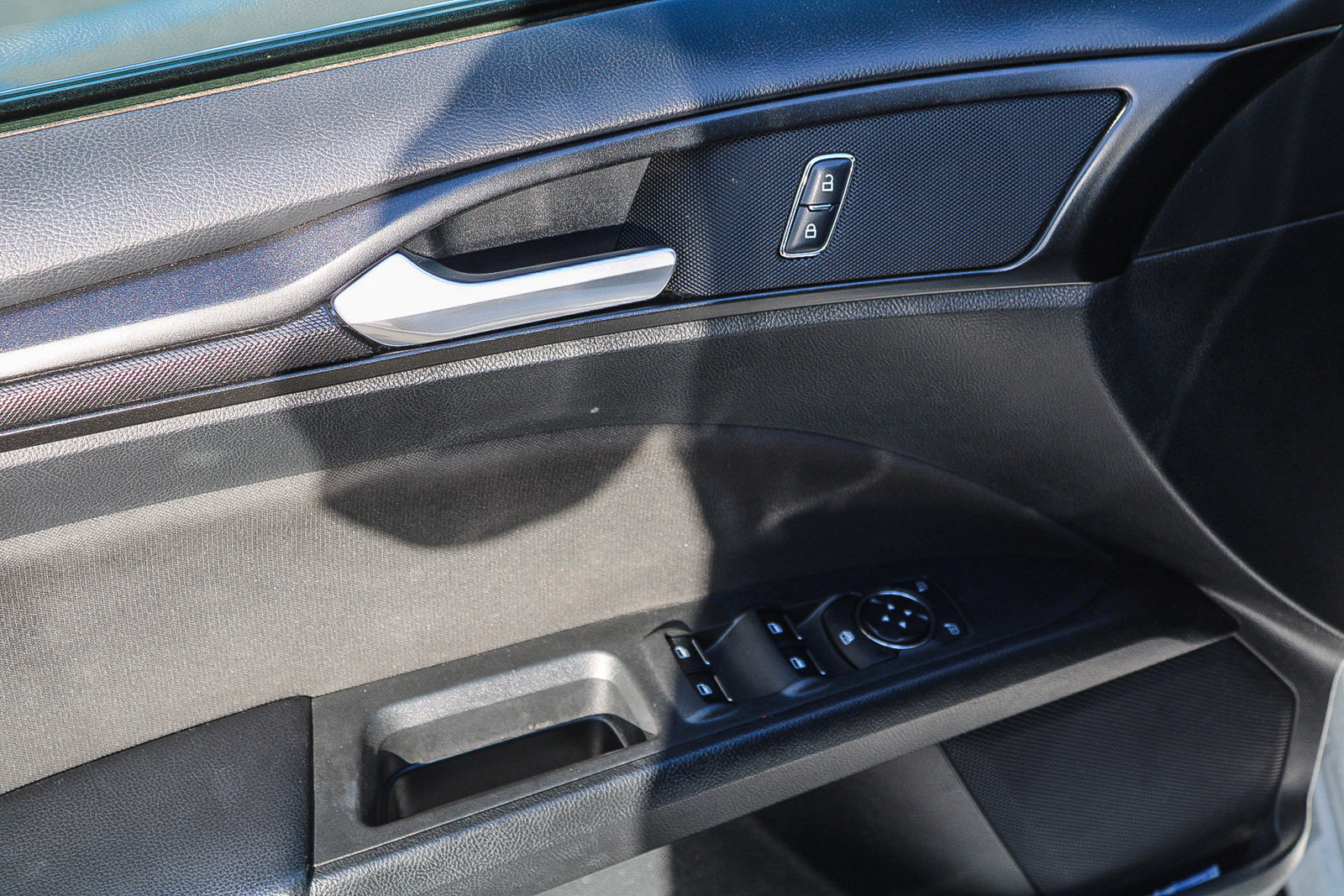 Used 2018 Ford Fusion S w/ Equipment Group 101A FWD image 21