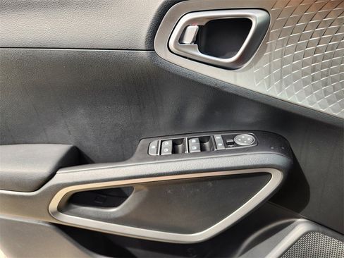 New 2025 Kia Soul S image 17