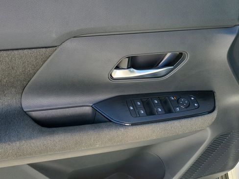 Certified 2025 Nissan Kicks SV image 21