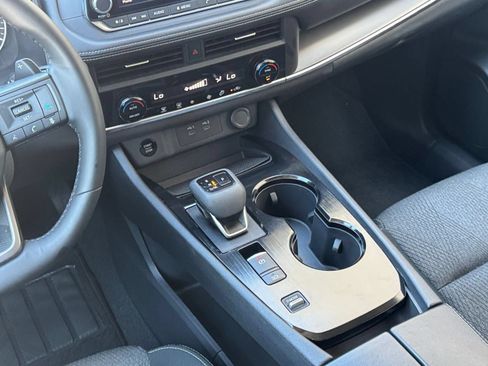 Used 2025 Nissan Rogue SV FWD image 38