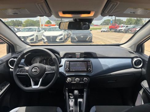 Used 2025 Nissan Versa SV FWD image 31