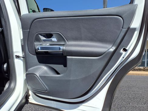 Certified 2022 Mercedes-Benz GLB 250 4MATIC image 13