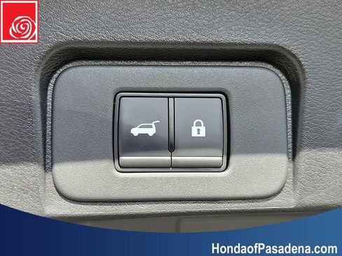 Used 2025 Nissan Rogue SV image 28