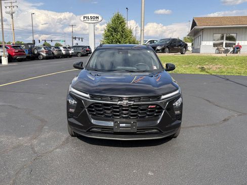 Used 2025 Chevrolet Trax RS FWD image 19