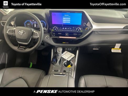 Used 2026 Toyota Highlander Platinum AWD/4WD image 17
