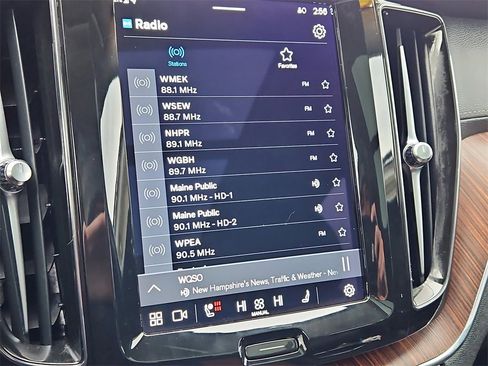 Used 2023 Volvo XC60 B6 Ultimate w/ Protection Package Premier image 31