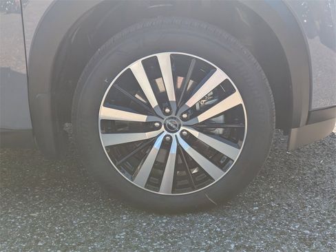 New 2025 Nissan Pathfinder Platinum w/ Cargo Package image 11