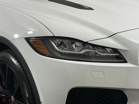 Used 2020 Jaguar F-PACE SVR image 13