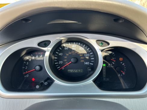 Used 2006 Toyota Highlander 4WD V6 w/ 3rd Row image 18