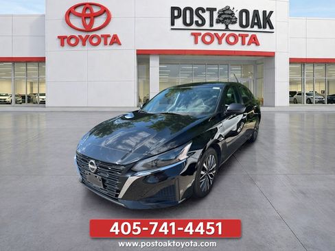 Used 2025 Nissan Altima 2.5 SV FWD image 10