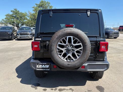 Used 2025 Jeep Wrangler Unlimited Sahara AWD/4WD image 6