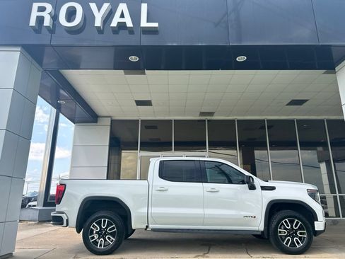 Used 2023 GMC Sierra 1500 AT4 w/ AT4 Premium Package AWD/4WD image 1