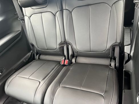New 2026 Jeep Grand Cherokee L Limited w/ Limited Altitude Package AWD/4WD image 25