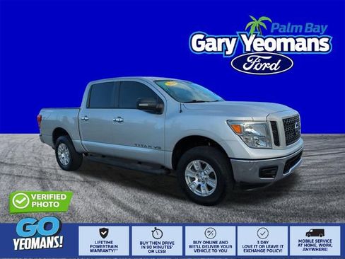 Used 2019 Nissan Titan SV image 1