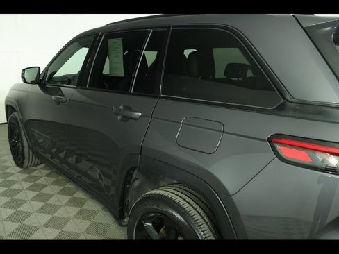 Used 2023 Jeep Grand Cherokee Altitude AWD/4WD image 17