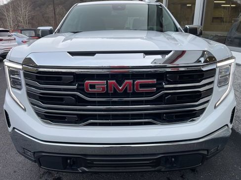 Used 2024 GMC Sierra 1500 SLT image 3