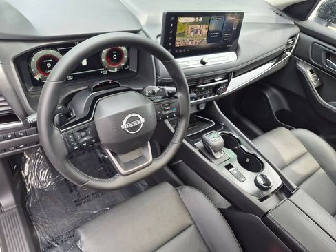 Used 2025 Nissan Rogue SL w/ Tech Package AWD/4WD image 12