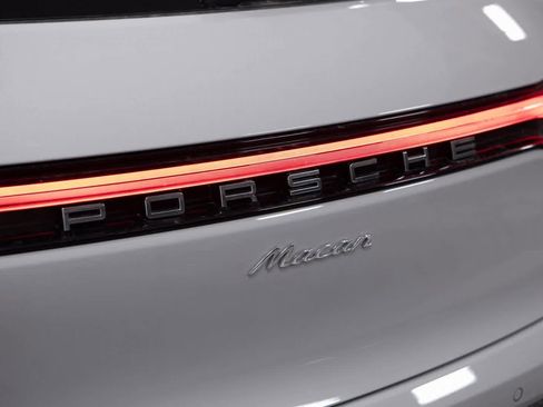 Certified 2025 Porsche Macan image 35