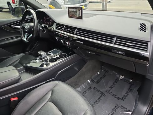 Used 2017 Audi Q7 3.0T Premium Plus w/ Premium Plus Package image 32