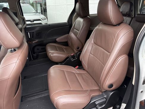 Used 2017 Toyota Sienna Limited Premium AWD/4WD image 14