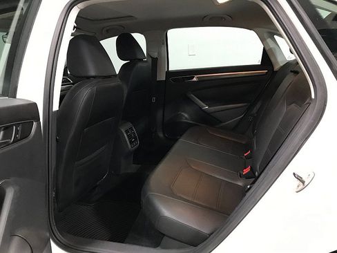 Used 2016 Volkswagen Passat 1.8T SE FWD image 19
