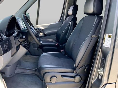 Used 2018 Mercedes-Benz Sprinter 2500 image 8