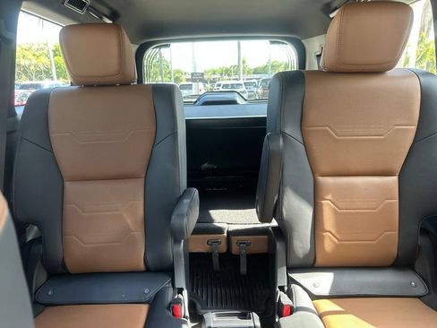 Used 2025 Lexus GX 550 w/ Cold Area Package AWD/4WD image 4