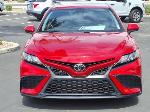 Used 2021 Toyota Camry SE w/ Carpet Mat Package (TMS) FWD image 2