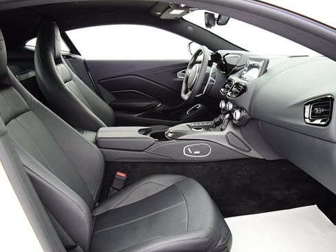 Used 2023 Aston Martin V8 Vantage Coupe RWD image 26