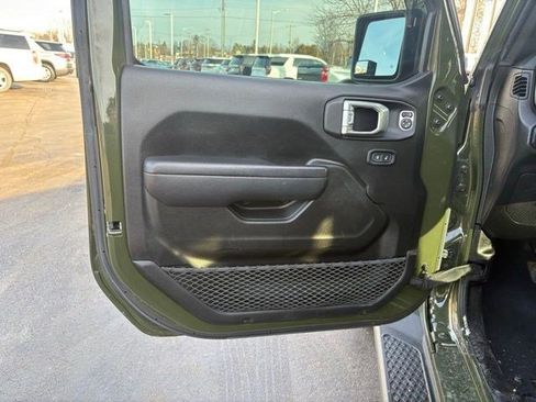 Used 2022 Jeep Gladiator Willys image 11
