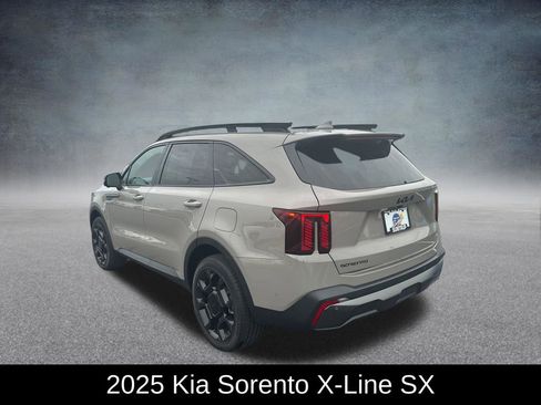 Used 2025 Kia Sorento SX AWD/4WD image 3