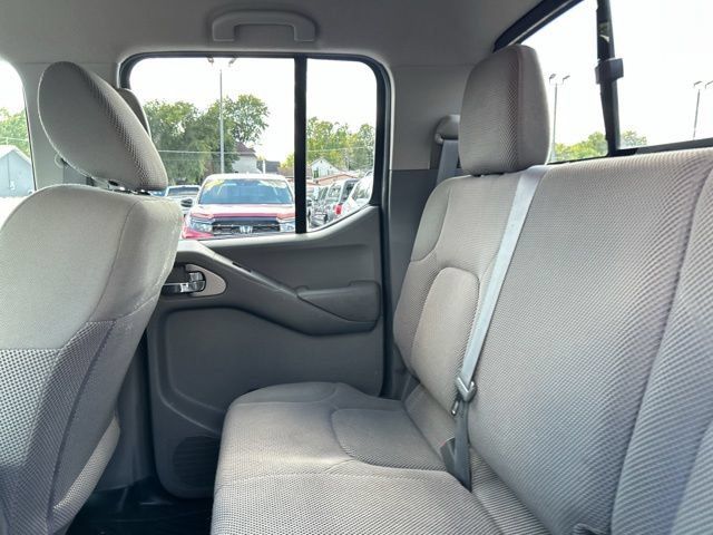 Used 2015 Nissan Frontier SV w/ SV Value Truck Package RWD image 16
