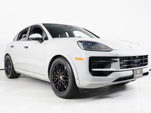Used 2026 Porsche Cayenne GTS AWD/4WD image 17