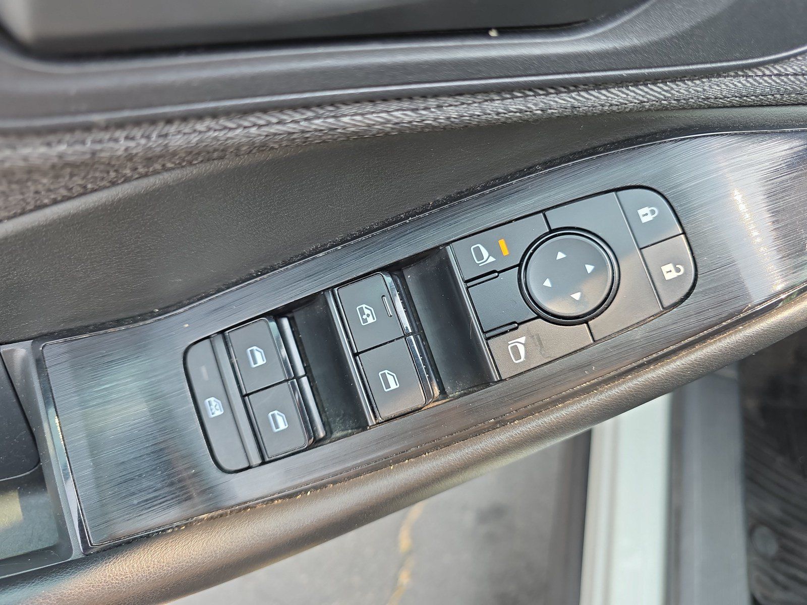 Used 2023 Nissan Rogue S AWD/4WD image 12