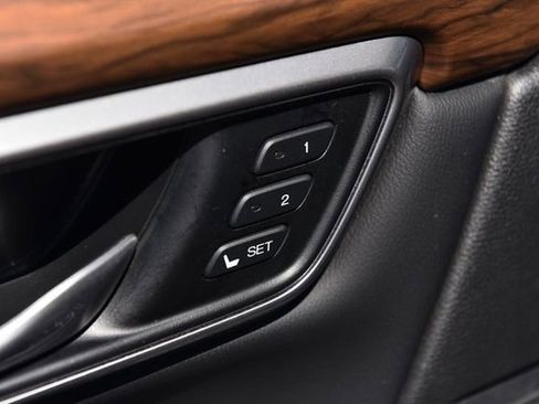 Used 2022 Honda CR-V Touring image 9