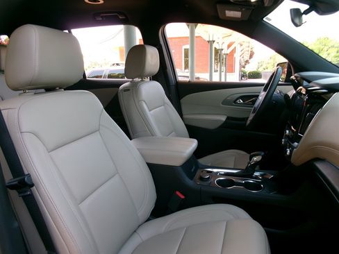 Used 2023 Chevrolet Traverse LT w/ LPO, Floor Liner Package AWD/4WD image 20