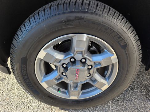 Used 2025 GMC Sierra 2500 SLT w/ SLT Premium Package image 3