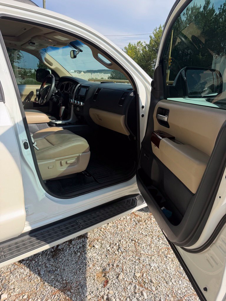 Used 2017 Toyota Sequoia Platinum RWD image 6