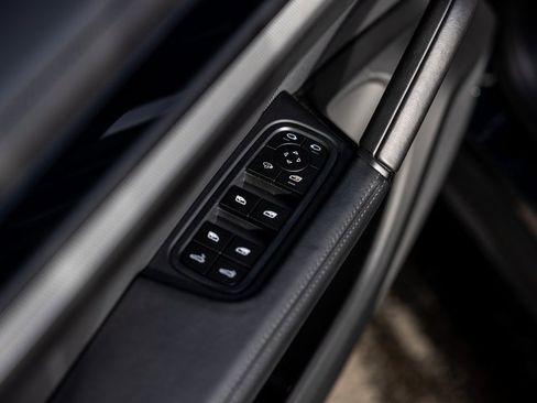 Certified 2025 Porsche Cayenne S image 34