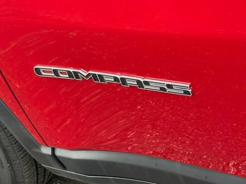 Used 2025 Jeep Compass Latitude AWD/4WD image 14