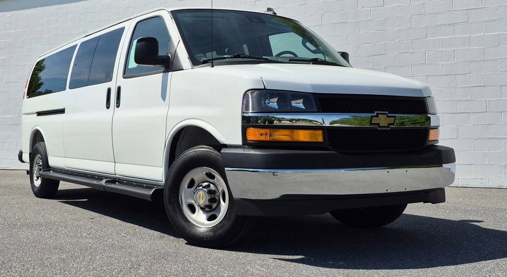 Used 2025 Chevrolet Express 3500 LT w/ LT Preferred Equipment Group RWD image 19