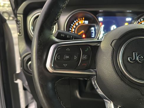 Used 2022 Jeep Wrangler Unlimited Sahara w/ Cold Weather Group image 18