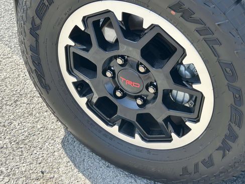 Used 2025 Toyota 4Runner TRD Off-Road Premium image 9