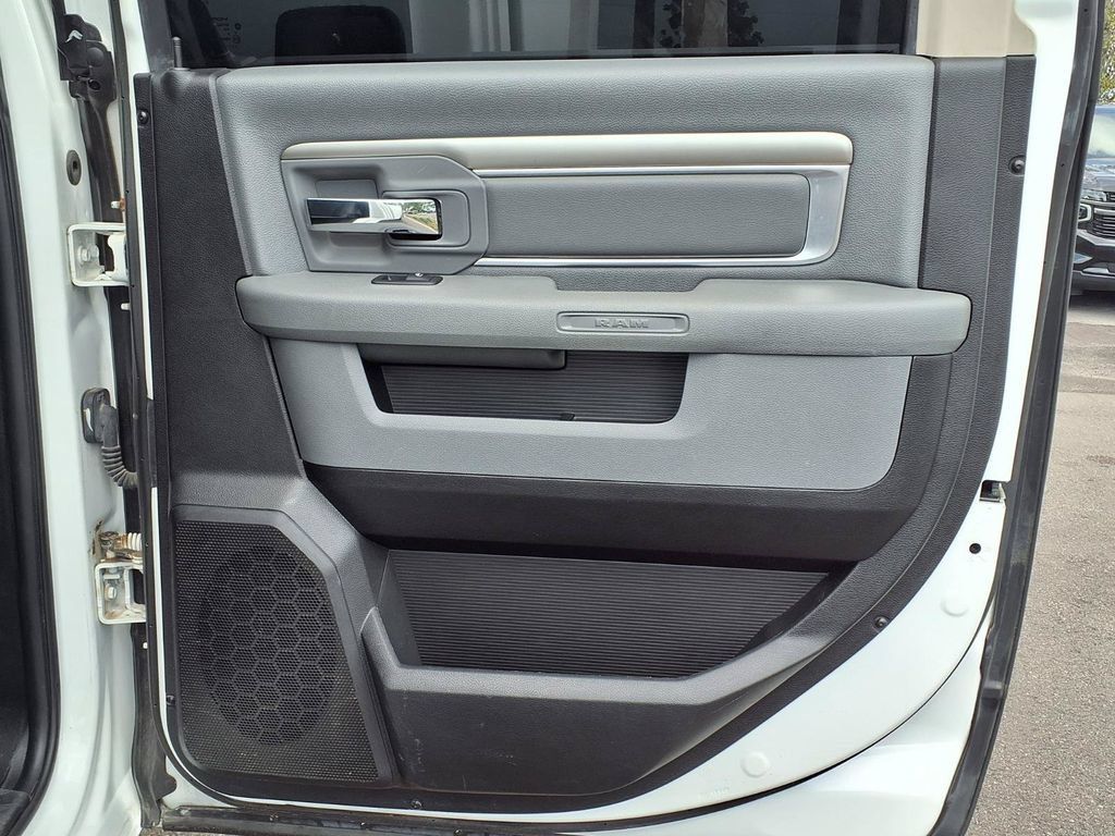 Used 2019 RAM 1500 Classic SLT AWD/4WD image 15
