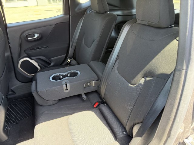 Used 2017 Jeep Renegade Latitude w/ Popular Equipment Group AWD/4WD image 15