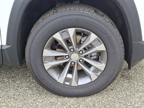 Used 2025 Chevrolet Equinox LT w/ Safety and Technology Package image 8