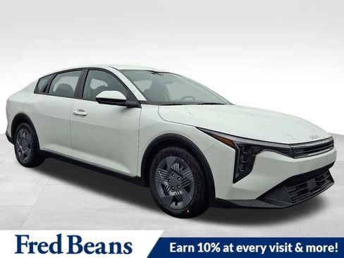 New 2025 Kia K4 LX image 1