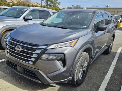 Used 2024 Nissan Rogue S image 3